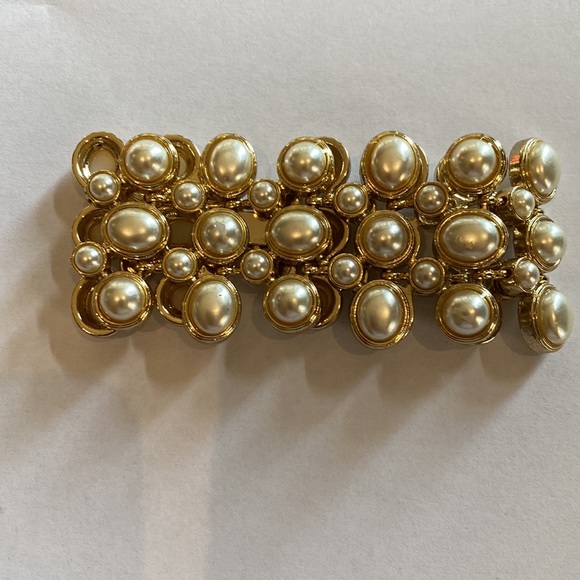 Pearl and Gold Statement Bracelet! - Picture 4 of 5